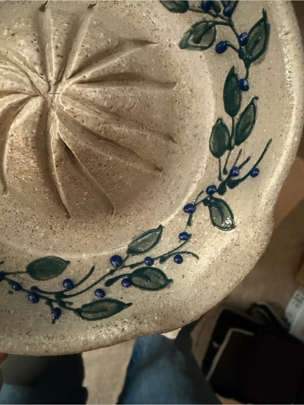 Salmon Falls Stoneware Juicer - Blue / Green Vine - Picture 8 of 12